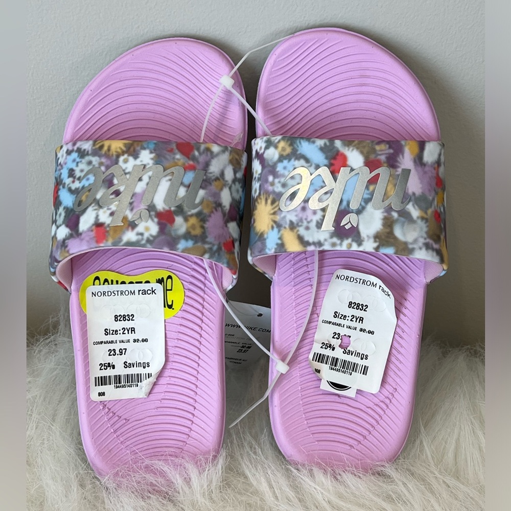 Girls Nike Kawa Slide Size 2 NWT